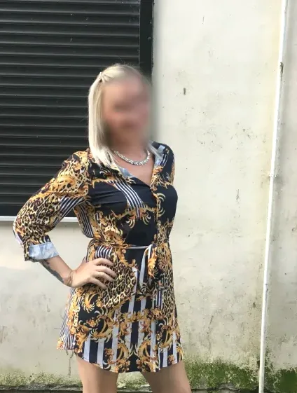 Amara, 34