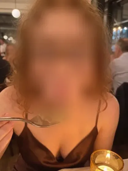 Amber, 25