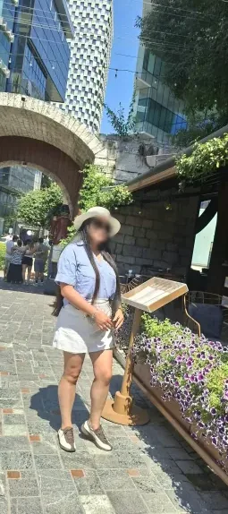 Amira, 35