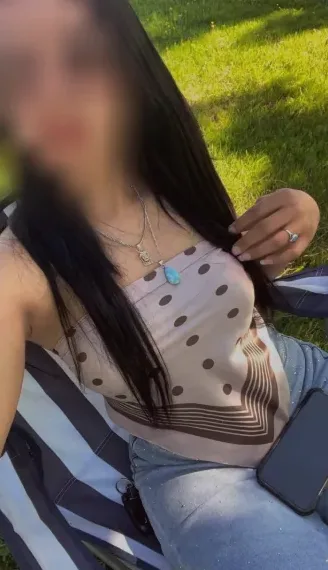 Caitlin, 25