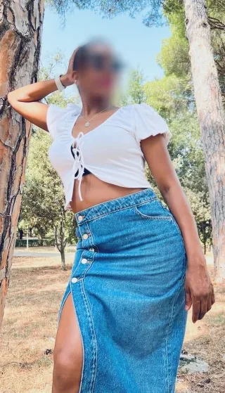 Chloe, 37