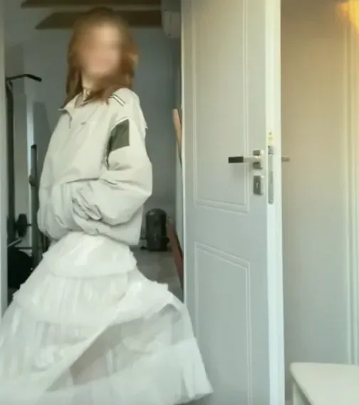 Eleri, 20