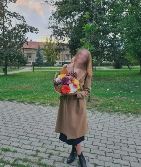 Farah, 35