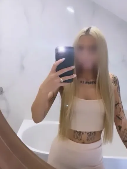 Isabelle, 35