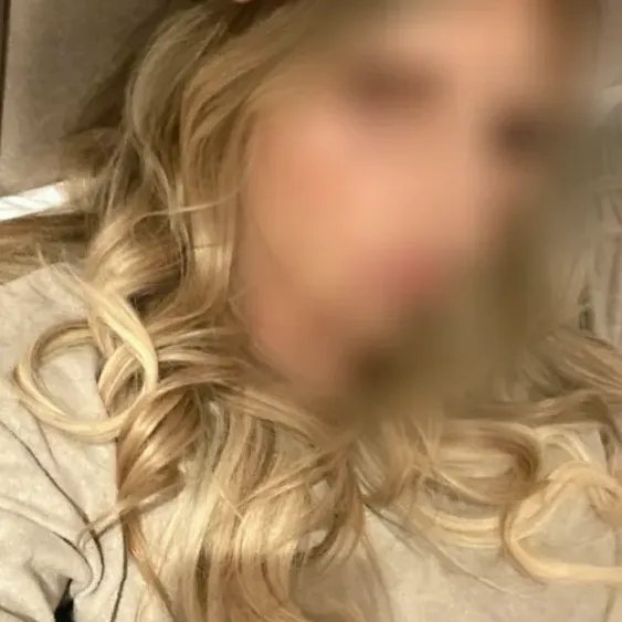 Isla, 28