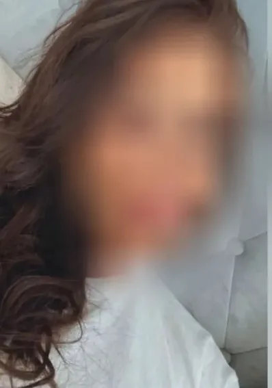 Lara, 33