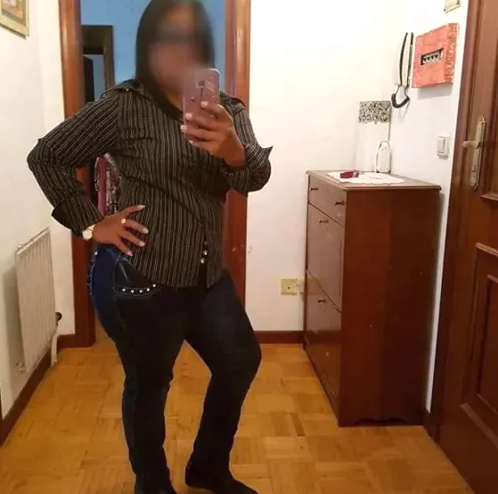 Lara, 39