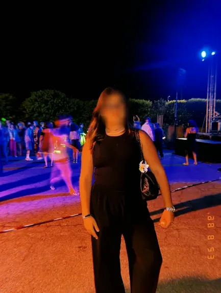 Laura, 18