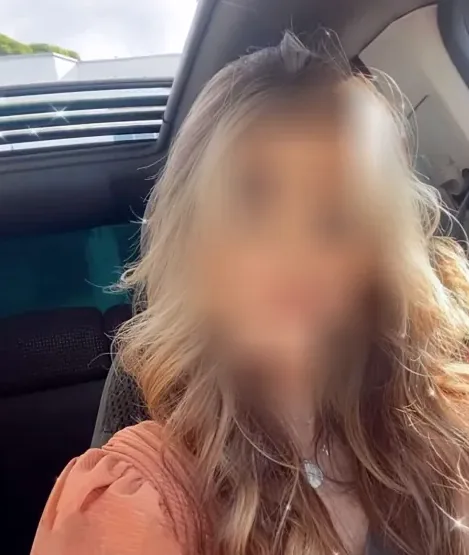 Leila, 28