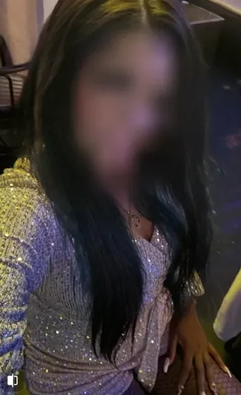 Mia, 36