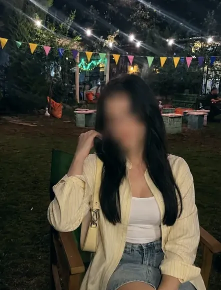 Roisin, 24
