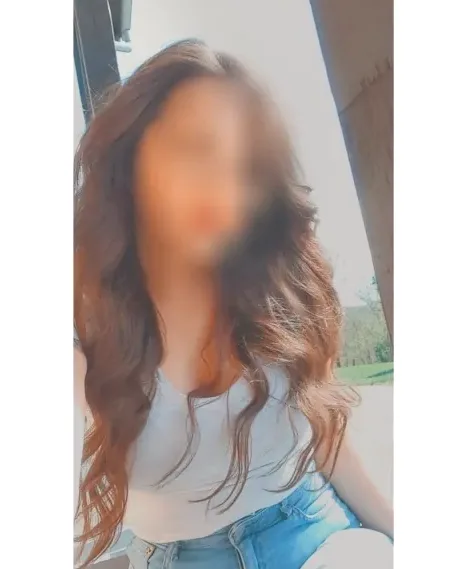 Toni, 24
